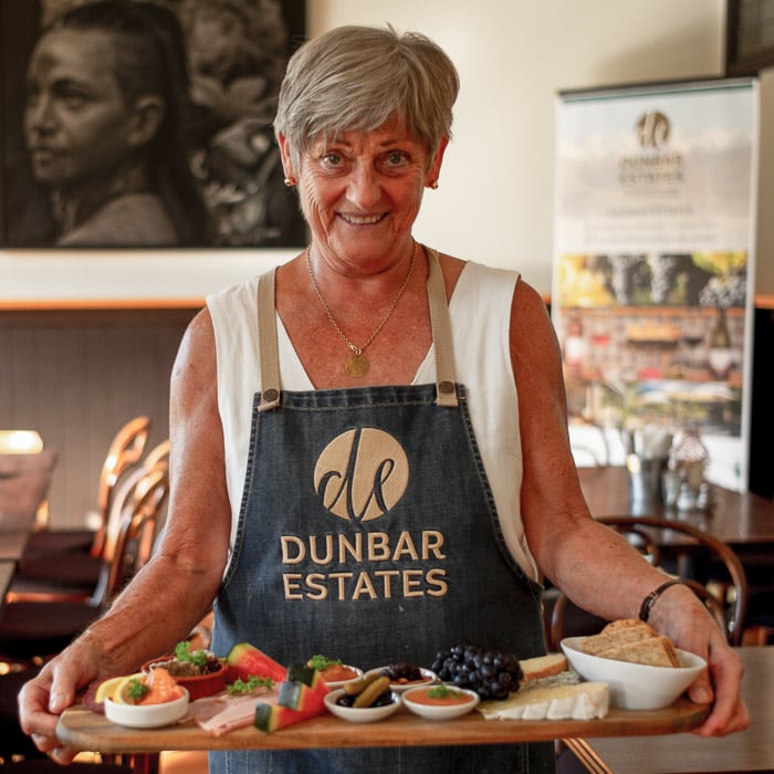 DUNBAR ESTATES Ngatimoti Cellar Door, Café and Vineyard Accommodation