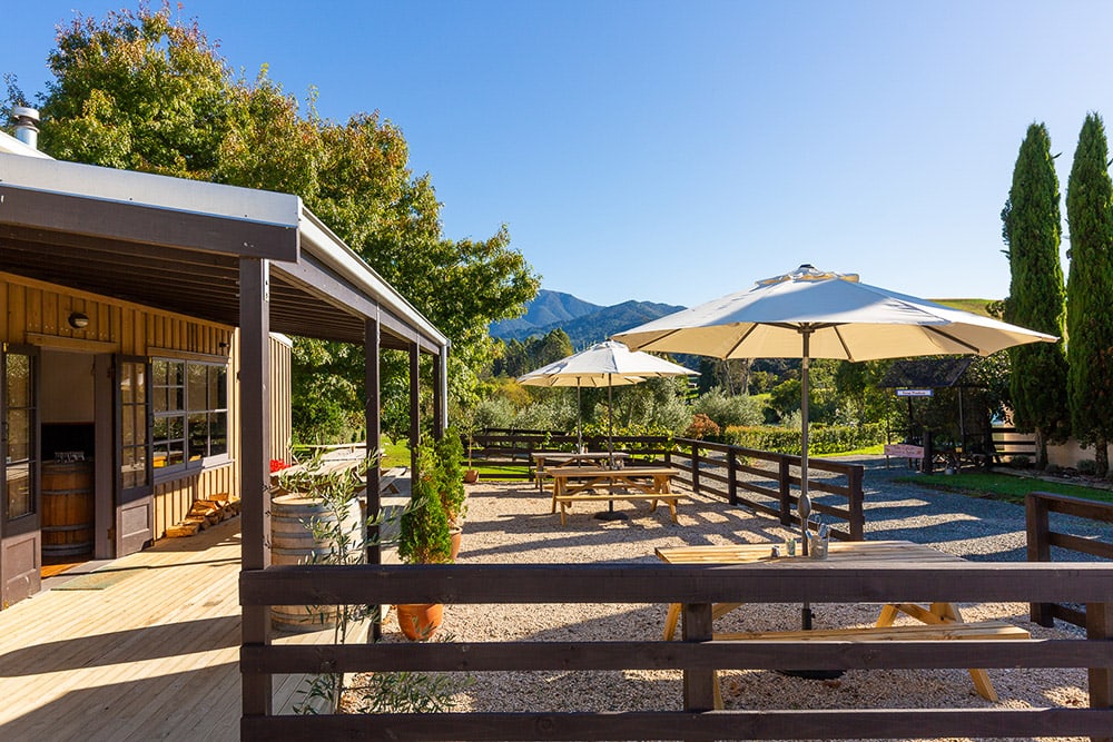 DUNBAR ESTATES Ngatimoti Cellar Door, Café and Vineyard Accommodation