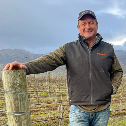 team-sean DUNBAR ESTATES Ngatimoti Cellar Door, Café and Sean Guilford - Vineyard Accommodation